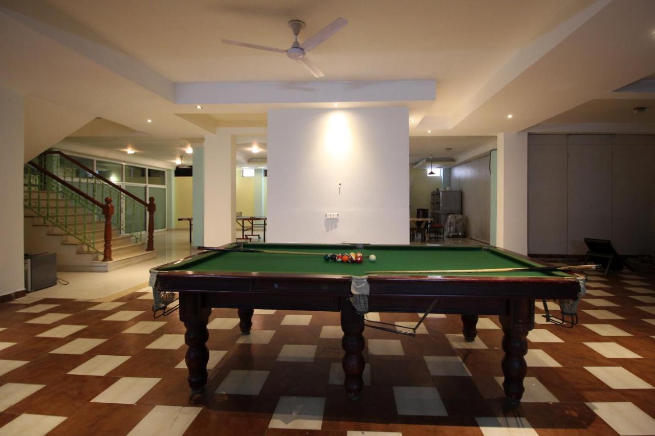 Hotel Super Collection O Sakshi Gurgaon Esterno foto