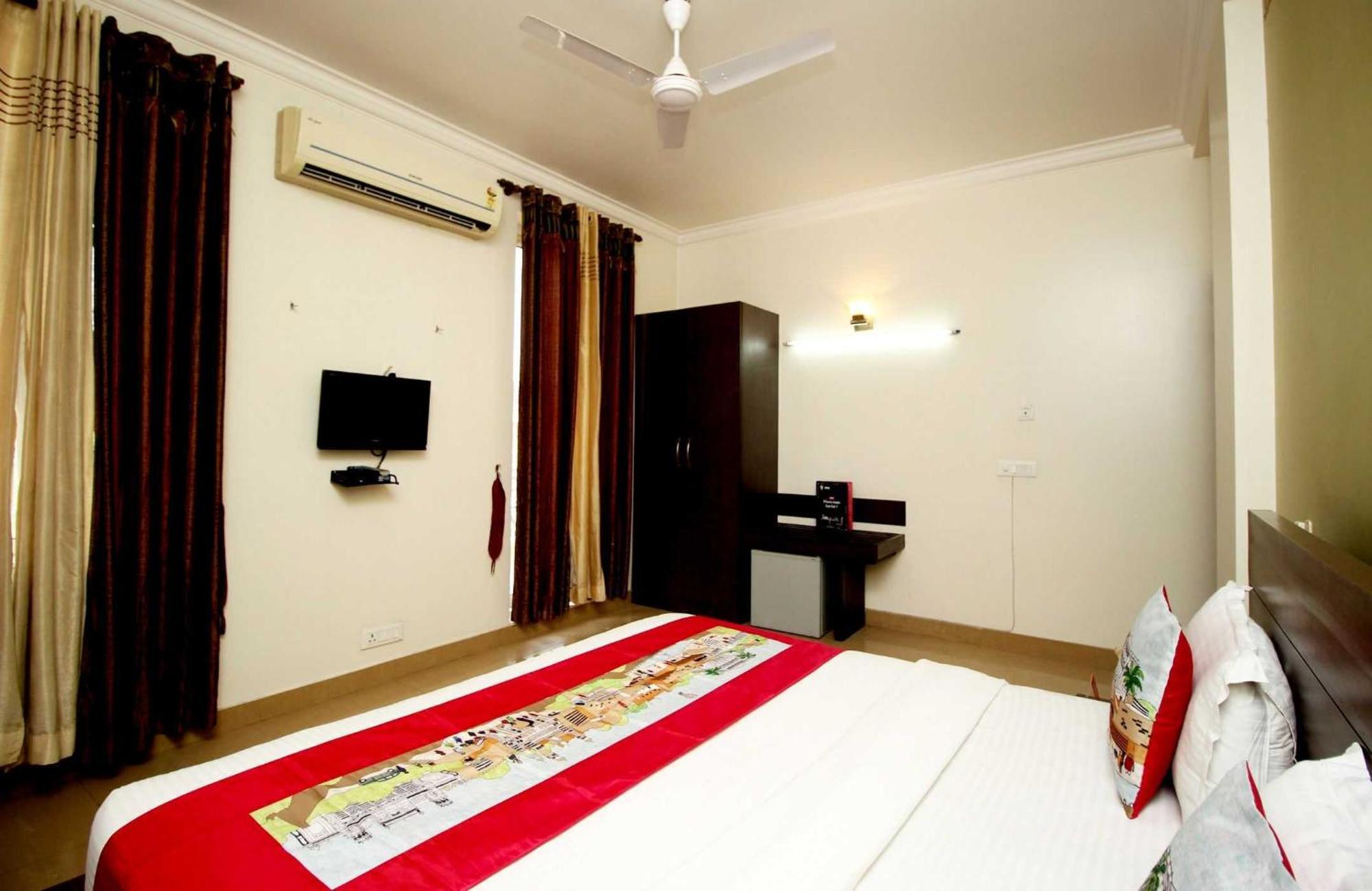 Hotel Super Collection O Sakshi Gurgaon Esterno foto