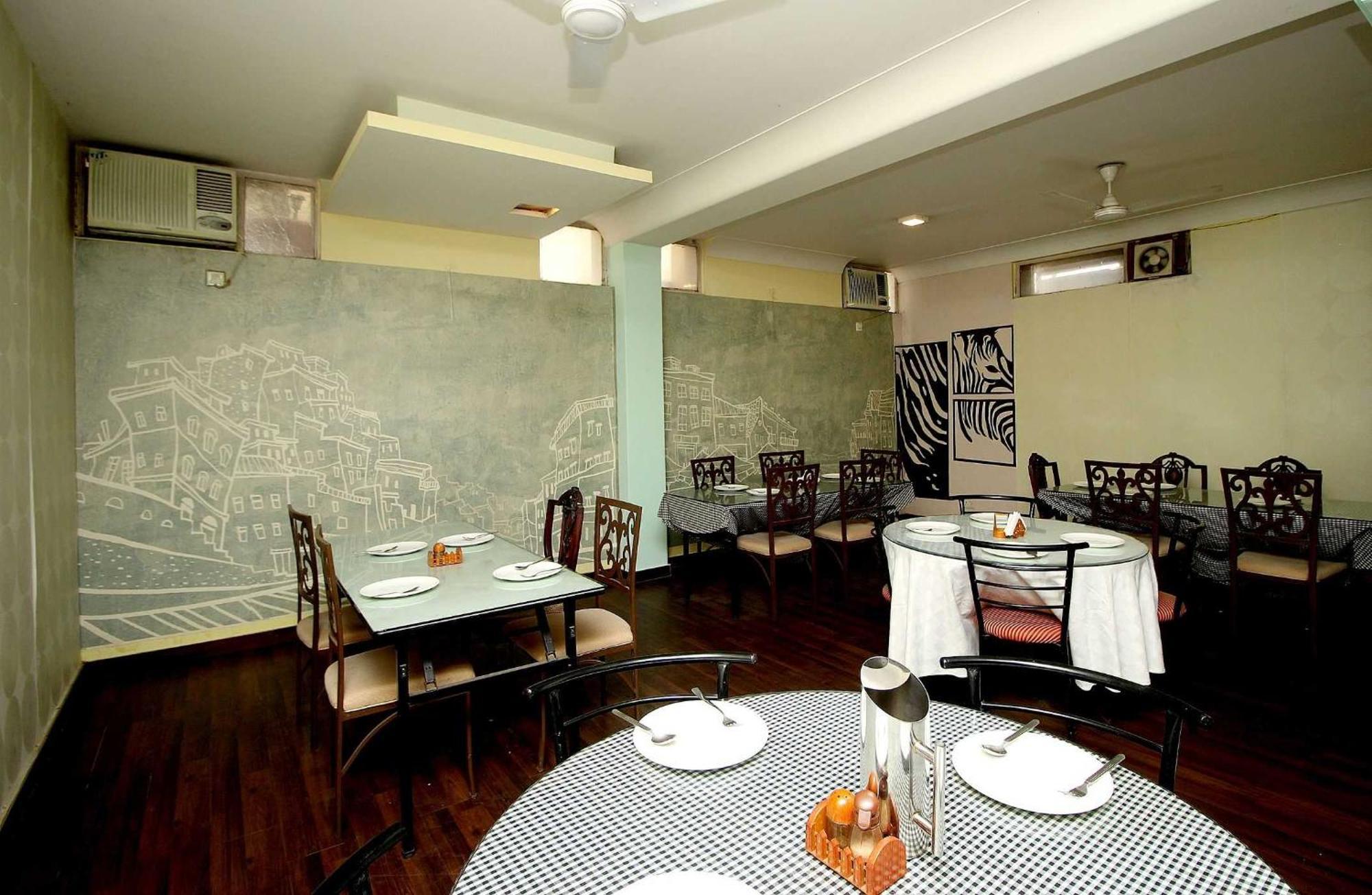 Hotel Super Collection O Sakshi Gurgaon Esterno foto