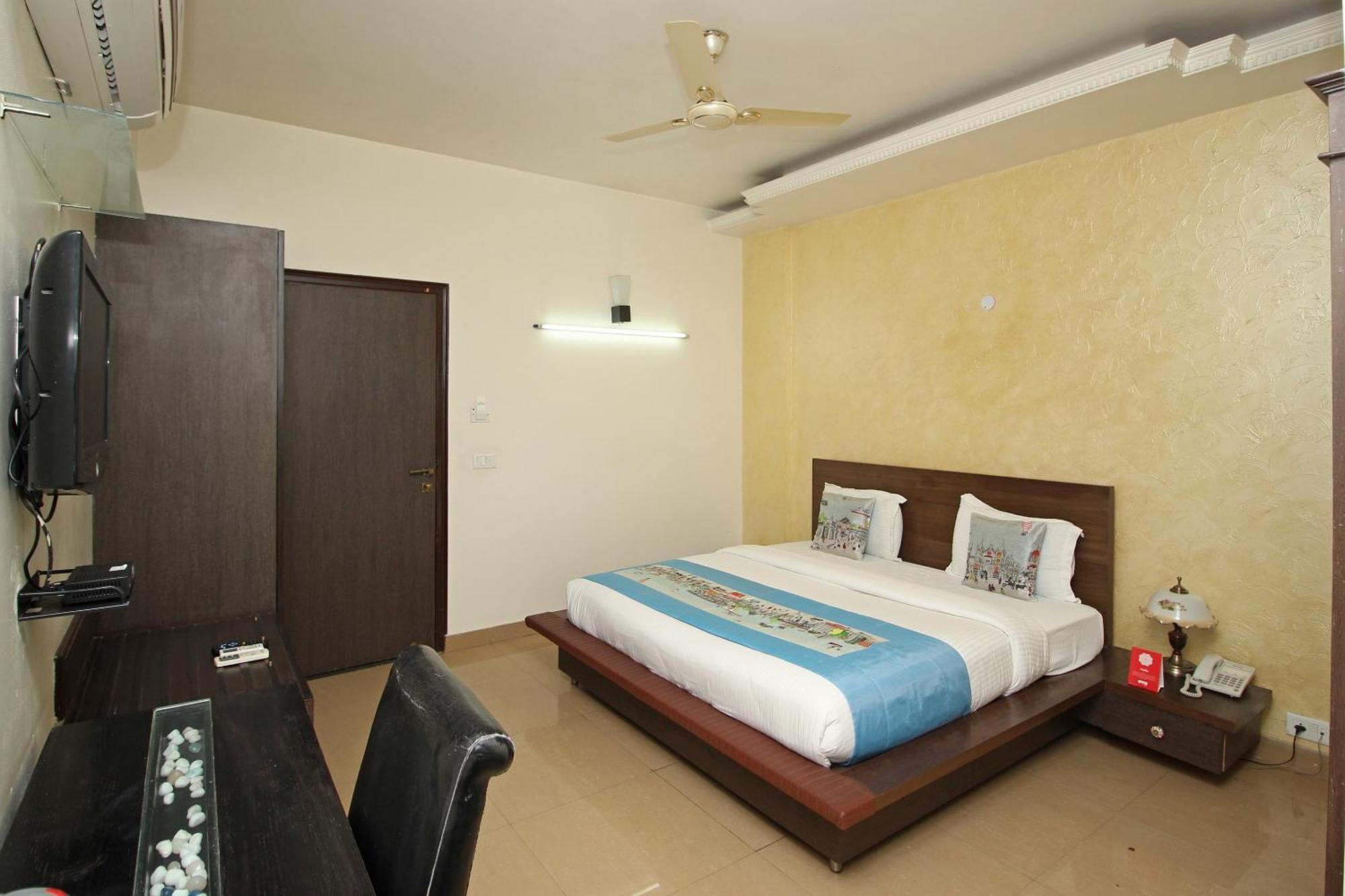 Hotel Super Collection O Sakshi Gurgaon Esterno foto