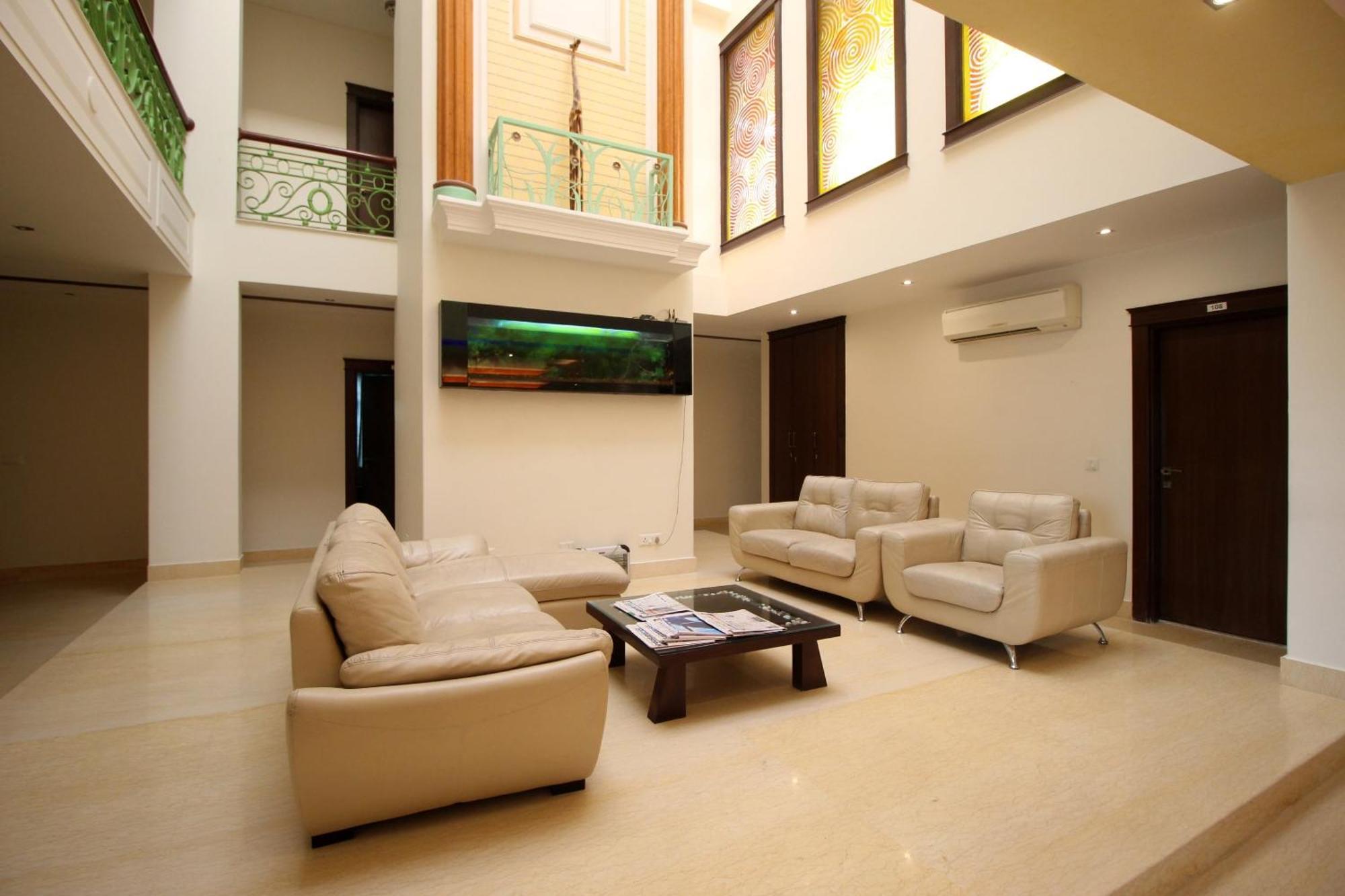 Hotel Super Collection O Sakshi Gurgaon Esterno foto