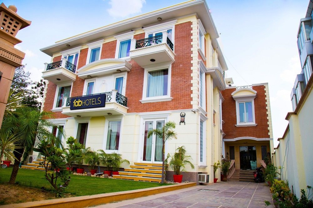 Hotel Super Collection O Sakshi Gurgaon Esterno foto