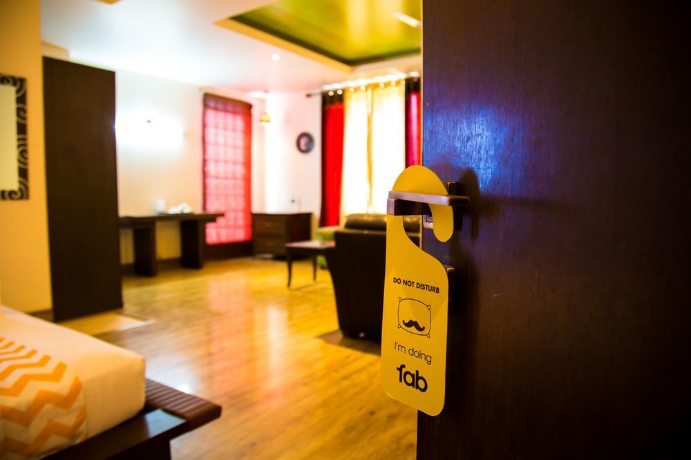 Hotel Super Collection O Sakshi Gurgaon Esterno foto